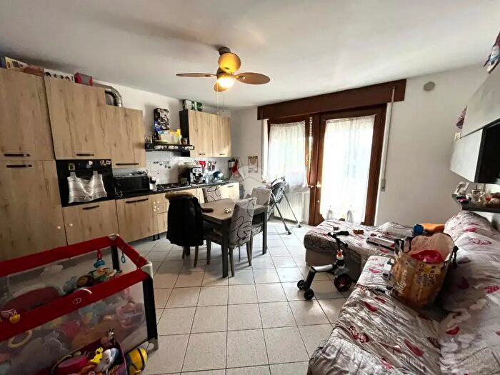 Appartamento trilocale in vendita in Via Isola della Scala, Buttapietra