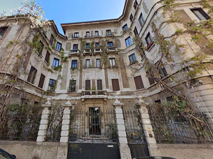 Appartamento con 6 locali in vendita in Centrale, Milano