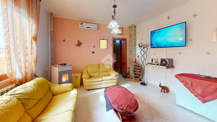 Casa trilocale in vendita in Via Giacomo Puccini, Brindisi