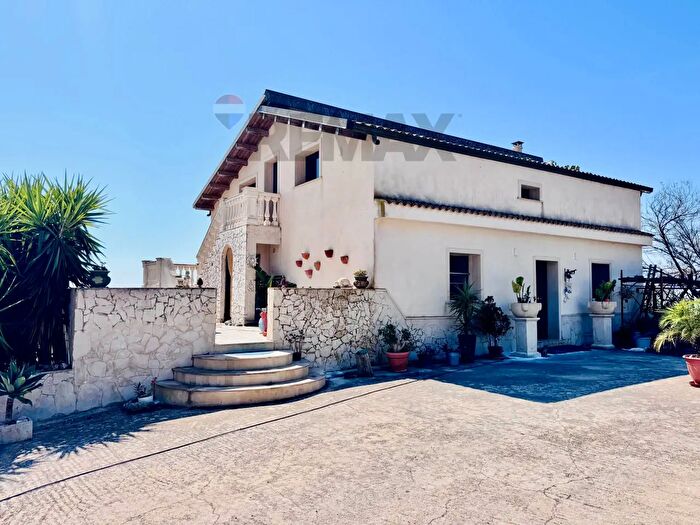 Casa con 8 locali in vendita in Contrada Aramonda Sn, Ragusa