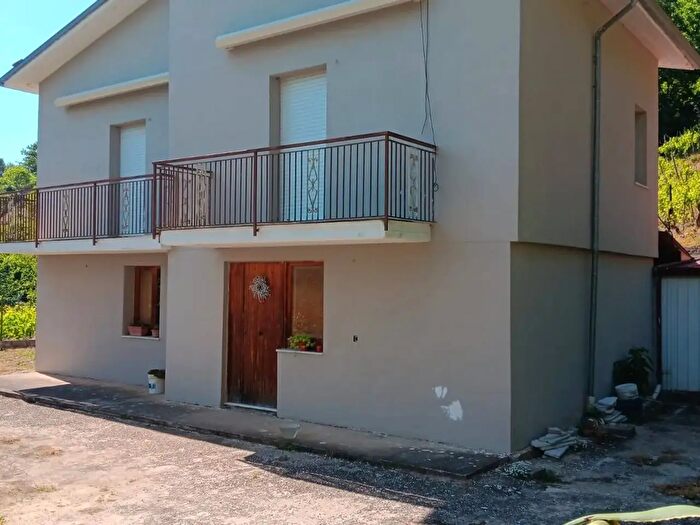 Casa bilocale in vendita in Contrada Bosco, Tufo