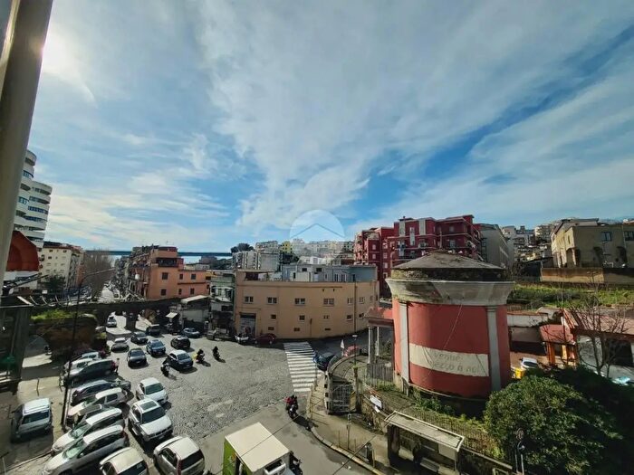 Appartamento quadrilocale in vendita in Via S Maria ai Monti, Napoli