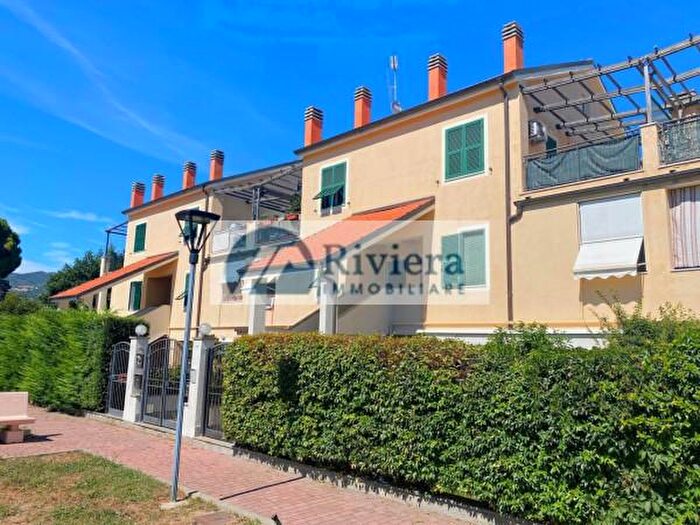 Appartamento trilocale in vendita in Via Alessandro Manzoni, San Bartolomeo Al Mare