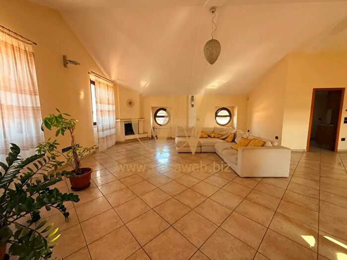 Appartamento quadrilocale in affitto in Via Gerusalemme, Caserta