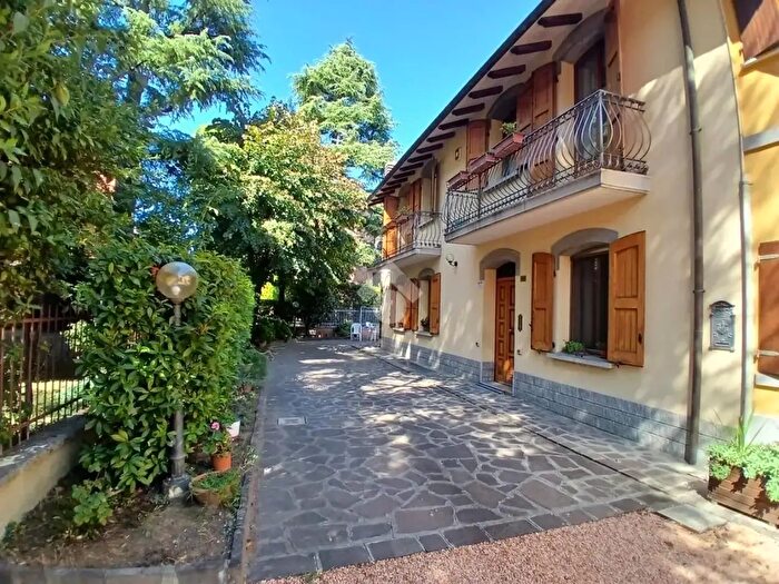 Casa quadrilocale in vendita in Via del Triumvirato, Bologna