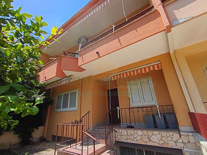Casa con 6 locali in affitto in Via Gregorio Mendel, Centurano, Caserta