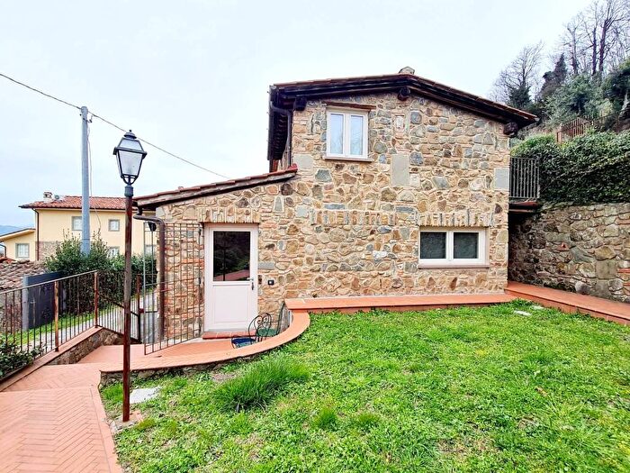 Casa con 5 locali in affitto in MontecatiniTerme