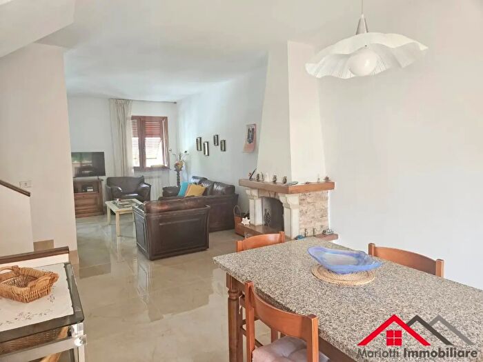 Casa con 5 locali in vendita in Calci