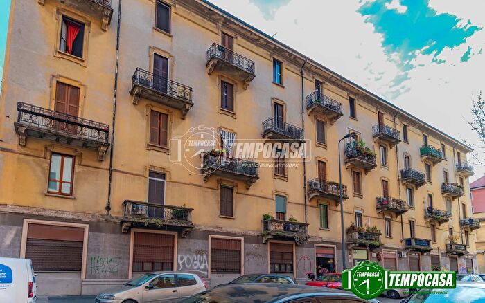 Appartamento trilocale in vendita in Via Antonio Mambretti, Milano