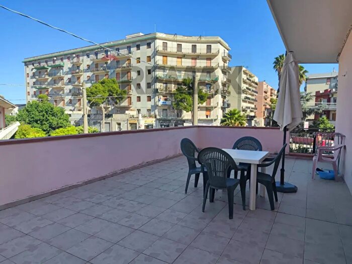 Appartamento con 8 locali in vendita in Piazza della Provincia, Siracusa