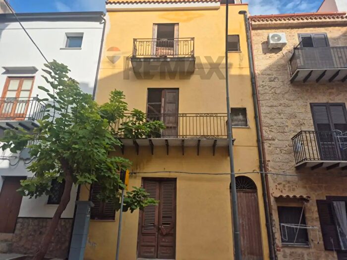 Casa con 15 locali in vendita in Via San Lorenzo, Carini