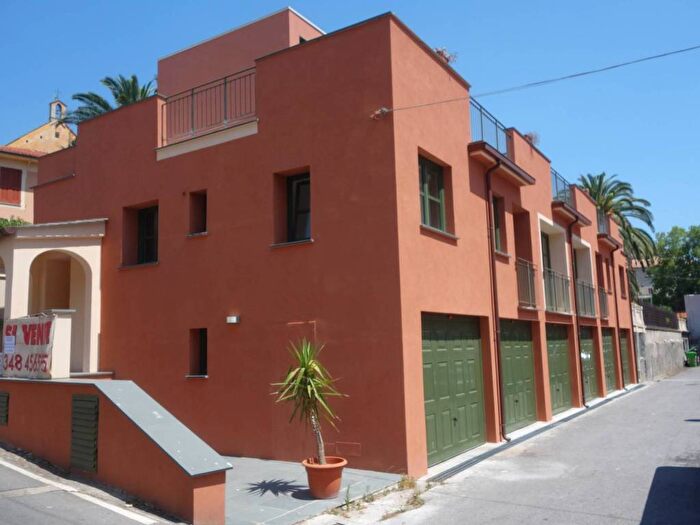 Appartamento trilocale in affitto in Via Santissima Annunziata, Spotorno