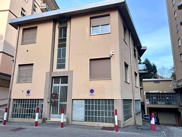 Appartamento bilocale in vendita in Via Anzani, Como