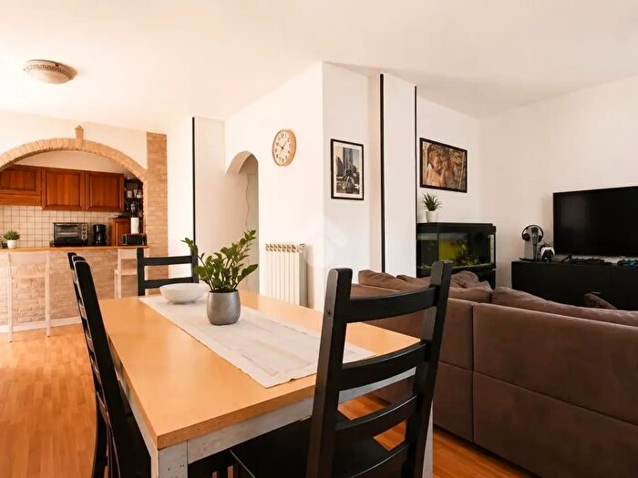 Appartamento trilocale in vendita in Via Montorso, Loreto