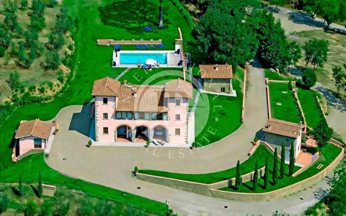 Casa con 6 locali in vendita in Loro Ciuffenna