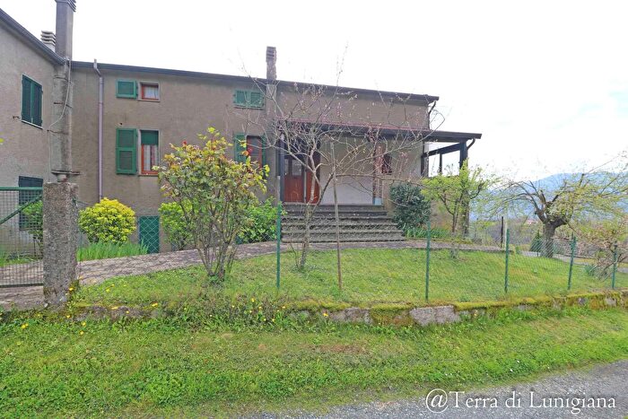 Casa con 6 locali in vendita in Ceretoli, Pontremoli