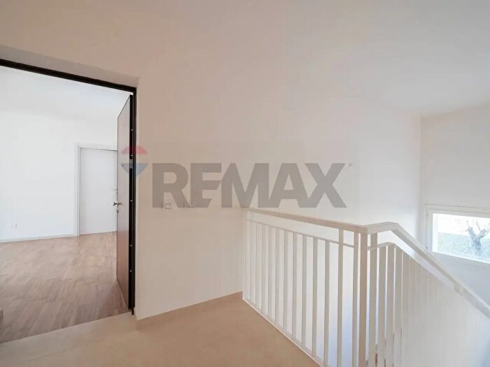 Appartamento trilocale in vendita in Via degli Alpini, Vetto