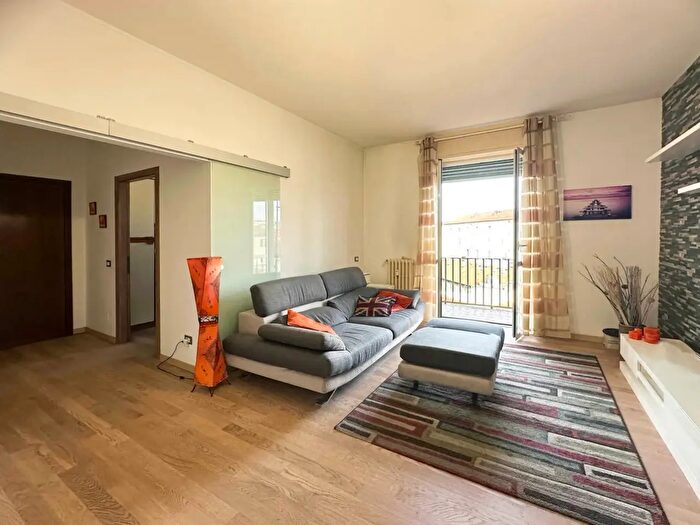 Appartamento trilocale in vendita in Via Vigevano, Milano