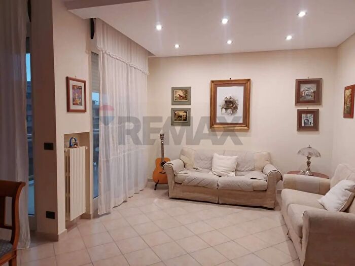Appartamento quadrilocale in affitto in Via Fratelli De Filippo, Bari