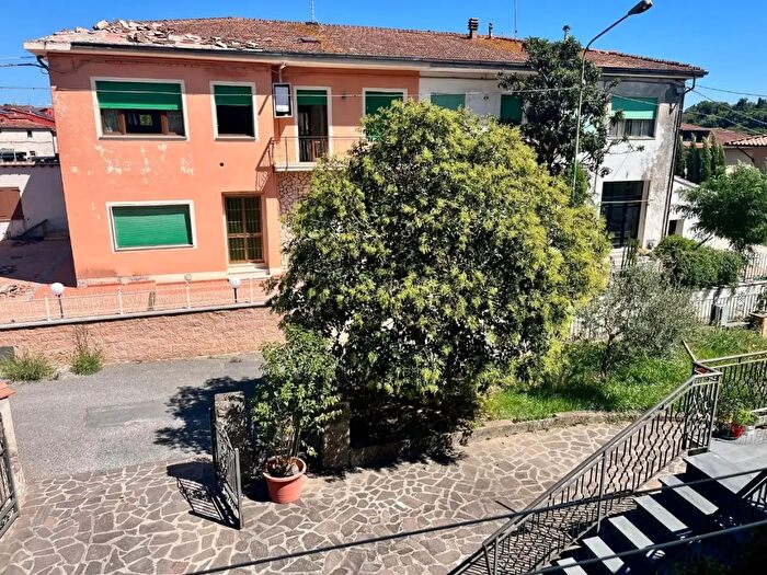 Appartamento trilocale in vendita in Buti