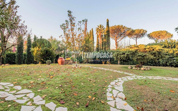 Appartamento quadrilocale in vendita in Via Guglielmo Rondelet, Roma