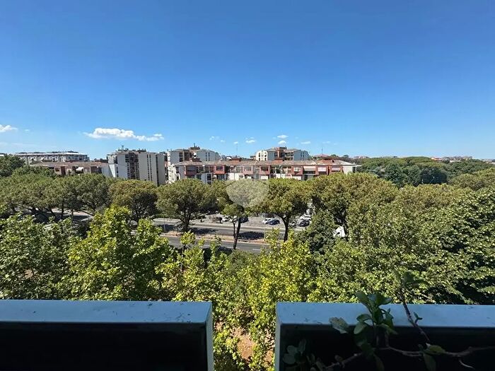 Appartamento trilocale in vendita in Via del Forte Tiburtino, Roma