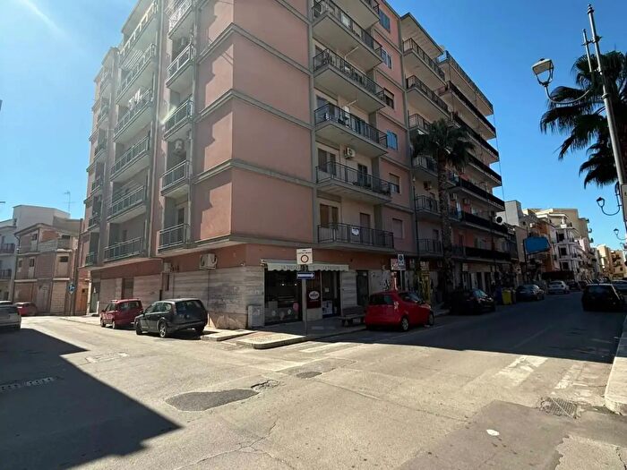 Appartamento con 5 locali in vendita in Viale Stazione, Palagiano