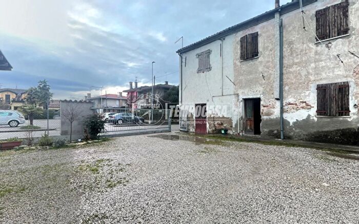 Casa quadrilocale in vendita in Pernumia