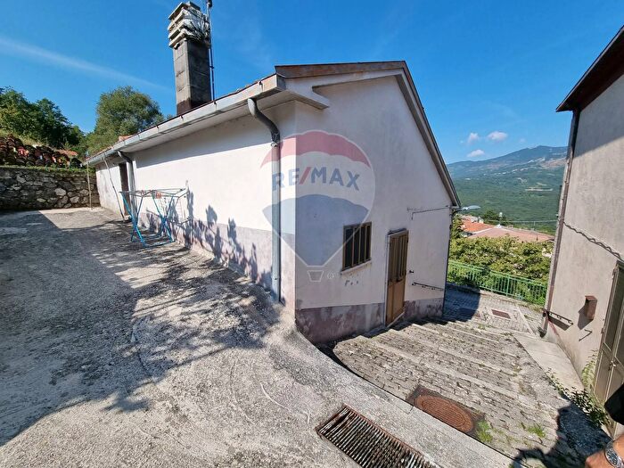 Casa quadrilocale in vendita in Castel Del Giudice