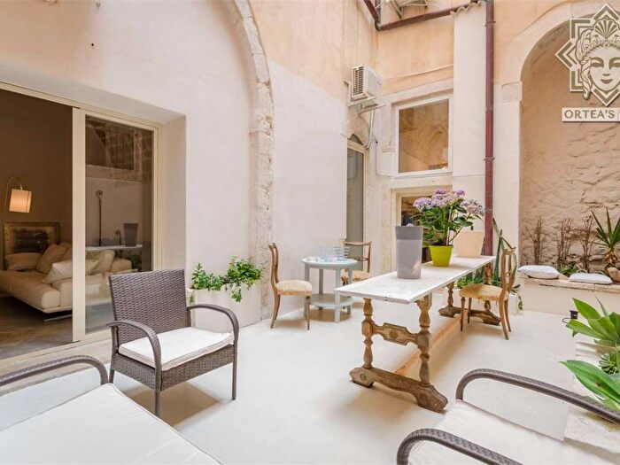 Appartamento bilocale in affitto in Via Larga, Ortigia, Siracusa