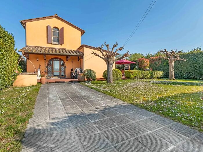 Casa con 9 locali in vendita in Ponsacco