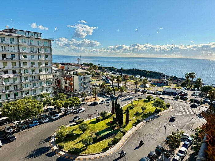 Appartamento con 5 locali in affitto in Via Umberto I, Libertà Stazione, Catania