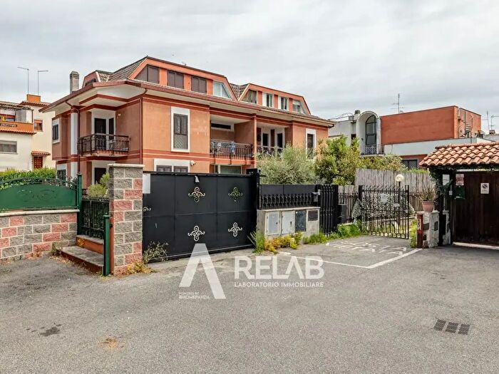 Casa con 5 locali in vendita in Via di Torre Gaia, Roma