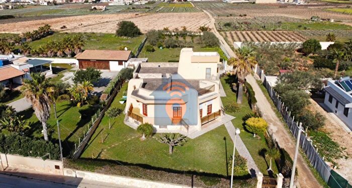 Casa con 8 locali in vendita in Via M Angileri Petrosino, Petrosino