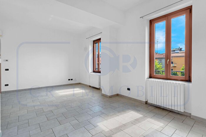 Appartamento trilocale in vendita in Piazza Martiri della Libertà, Bollate