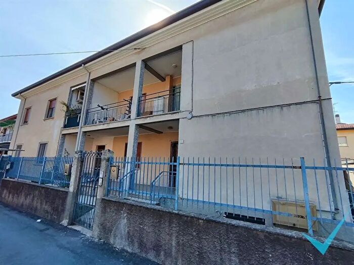 Appartamento trilocale in vendita in Via Verona a, Limbiate