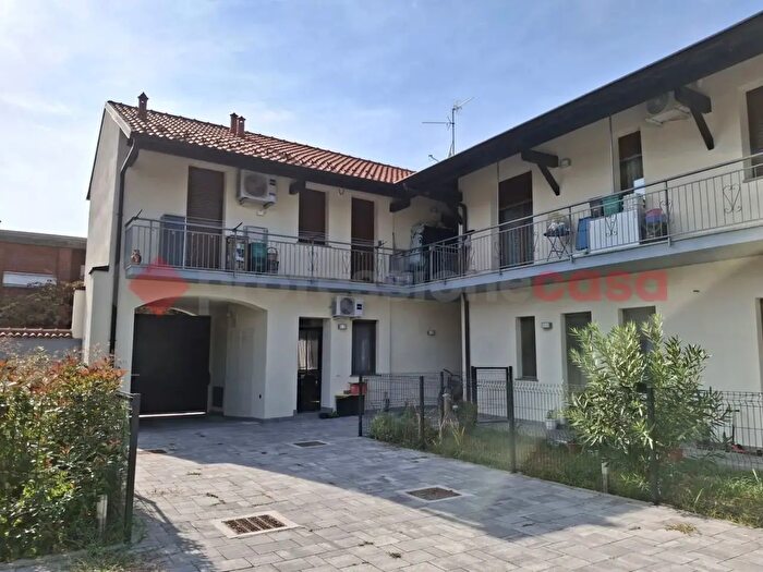 Appartamento bilocale in vendita in Via IV Novembre, Cerro Maggiore