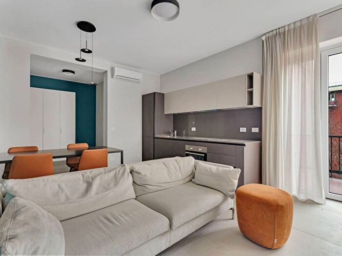 Appartamento trilocale in affitto in Via Filippo Argelati, Navigli Darsena, Milano