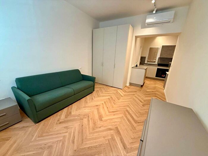 Appartamento monolocale in affitto in Via Luigi Carlo Farini, Centro Storico, Bologna