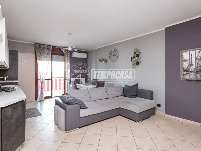 Appartamento trilocale in vendita in Strada di Settimo, Torino