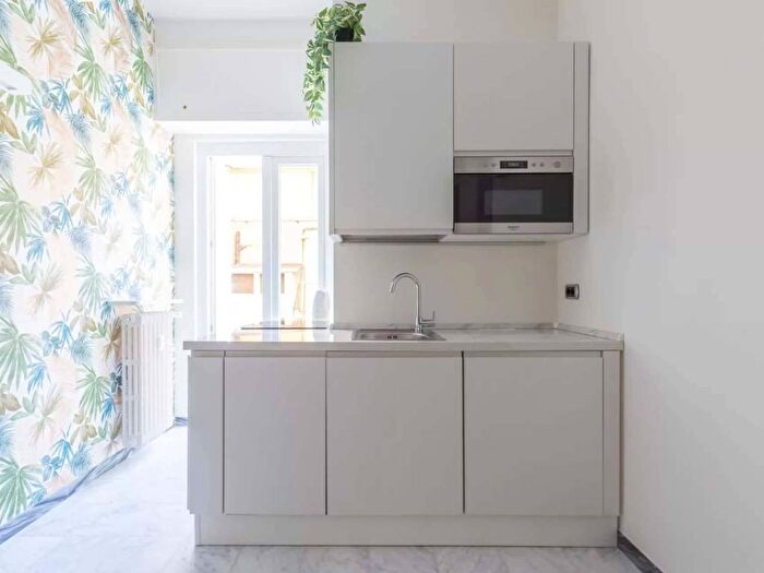 Appartamento trilocale in affitto in Via Alessandro Manzoni, Quadrilatero della Moda, Milano