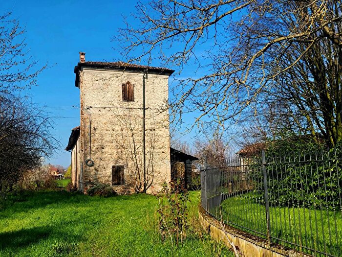 Casa con 5 locali in vendita in Via del Fontanile, Sissa Trecasali