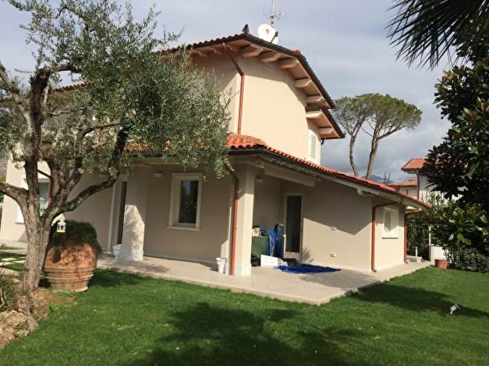 Casa con 6 locali in affitto in Forte Dei Marmi