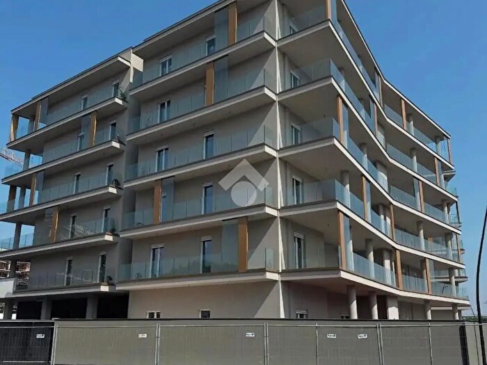 Appartamento trilocale in vendita in Piazzale Vanvitelli, Volla