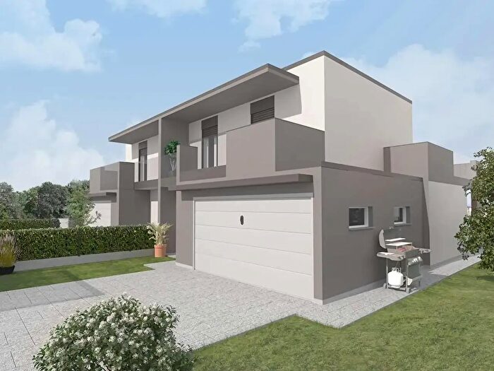 Casa quadrilocale in vendita in Via delle Ginestre, Bizzarone