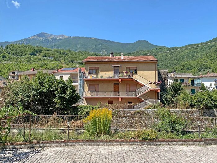 Appartamento con 5 locali in vendita in Civitella Roveto