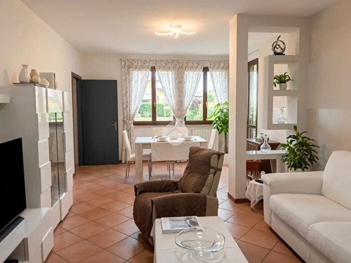 Appartamento quadrilocale in vendita in Via Piazza Virgilio, Sirmione