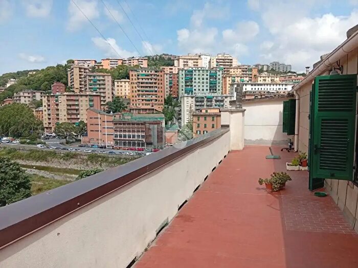 Appartamento con 5 locali in vendita in Via Bobbio, Genova