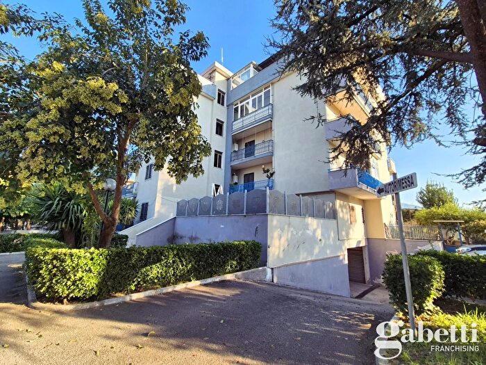 Appartamento trilocale in vendita in Via Nazionale delle Puglie, Pomigliano DArco