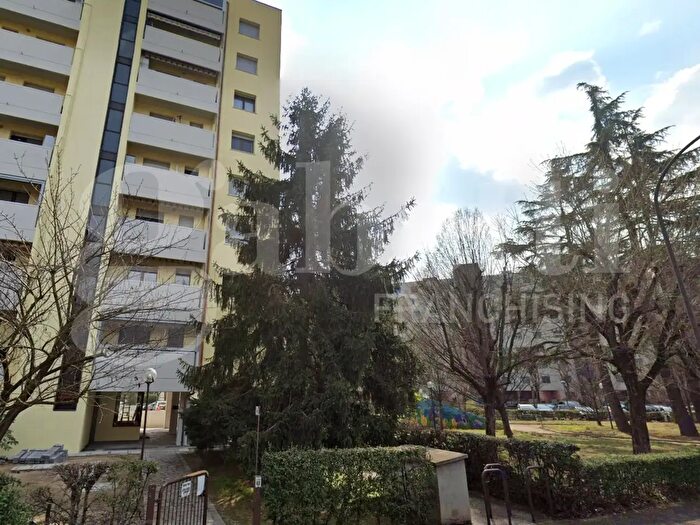 Appartamento con 5 locali in vendita in Via Lino Sighinolfi, Bologna
